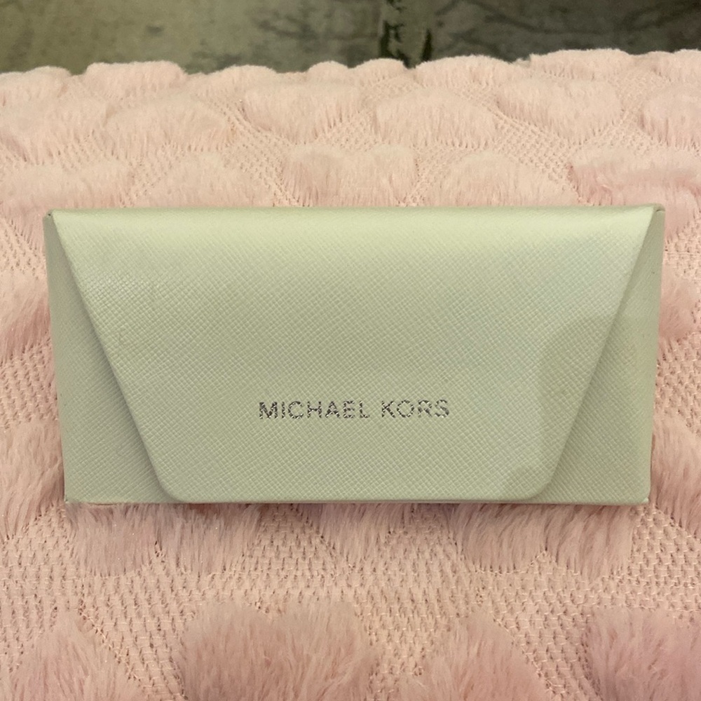 Michael Kors White Glasses Case excellent condition​​​​​